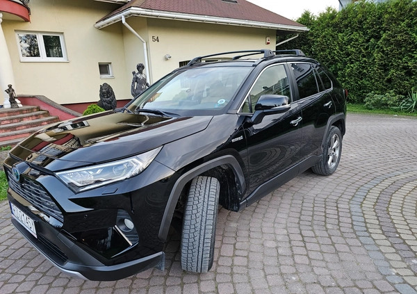 Toyota RAV4 cena 135000 przebieg: 68000, rok produkcji 2020 z Rzeszów małe 29